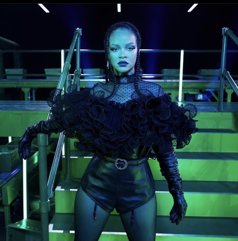 Rihanna goes Savage for her Vol. 2 Fenty Runway Show! [Oct.2nd